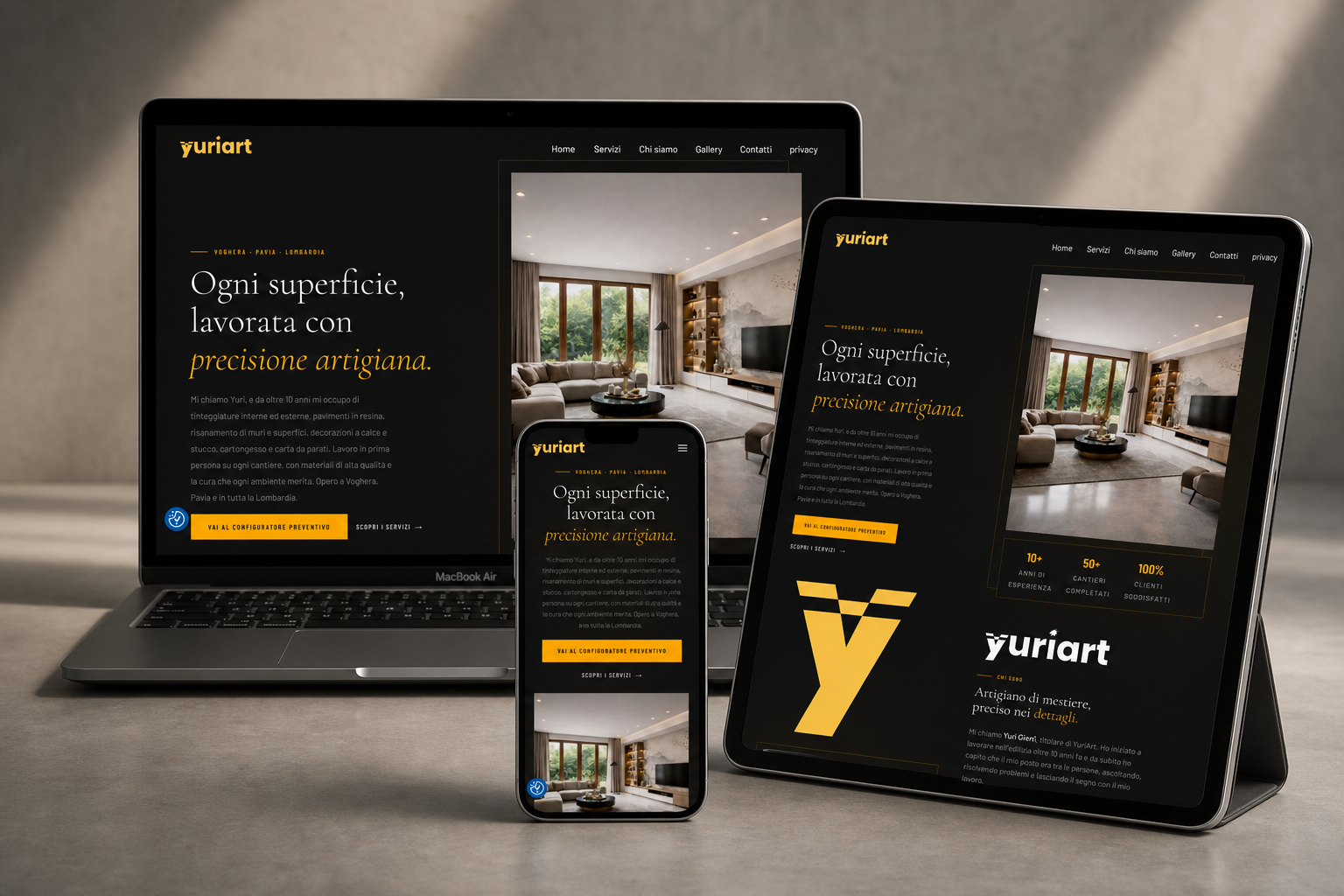 Esempio di sito web responsive mostrato su desktop, tablet e smartphone
